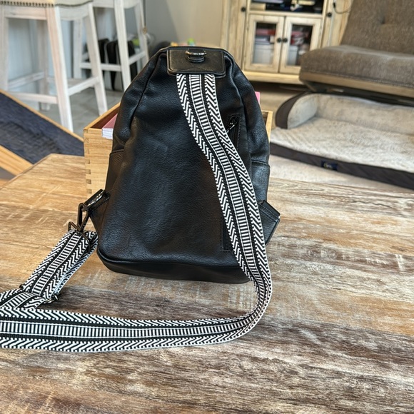 Pouch - Picture 5 of 9